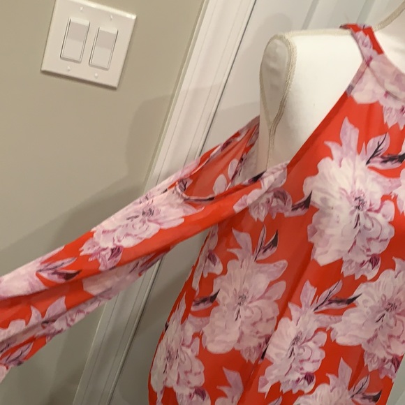 VICI SHEER FLOWER TOP - Picture 2 of 7